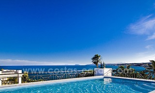 Beachfront luxe penthouse te koop, Estepona, Costa del Sol, Eerstelijn strand met zeezicht en privézwembad 9855 