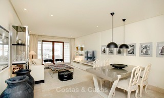 Beachfront luxe penthouse te koop, Estepona, Costa del Sol, Eerstelijn strand met zeezicht en privézwembad 9839 