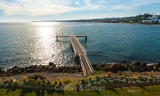 Beachfront luxe penthouse te koop, Estepona, Costa del Sol, Eerstelijn strand met zeezicht en privézwembad 7992 