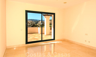 Capanes del Golf: Ruime luxe appartementen te koop omringd door de golfcourse, Marbella - Benahavis 23852 