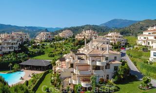Capanes del Golf: Ruime luxe appartementen te koop omringd door de golfcourse, Marbella - Benahavis 23861 