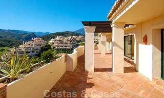 Capanes del Golf: Ruime luxe appartementen te koop omringd door de golfcourse, Marbella - Benahavis 23876 