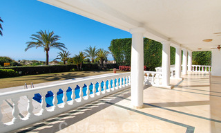 Exclusieve beachfront villa te koop in prestigieuze urbanisatie in oost Marbella 30519 