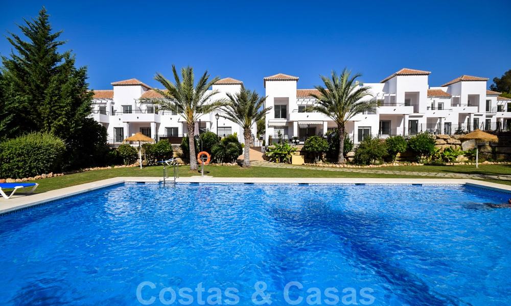 Goedkope appartementen te koop in een omheind resort in Nueva Andalucia te Marbella 20687