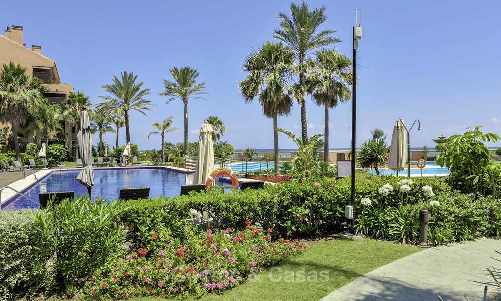 Luxe eerstelijn zee appartementen te koop in Malibu, Puerto Banus, Marbella 23175
