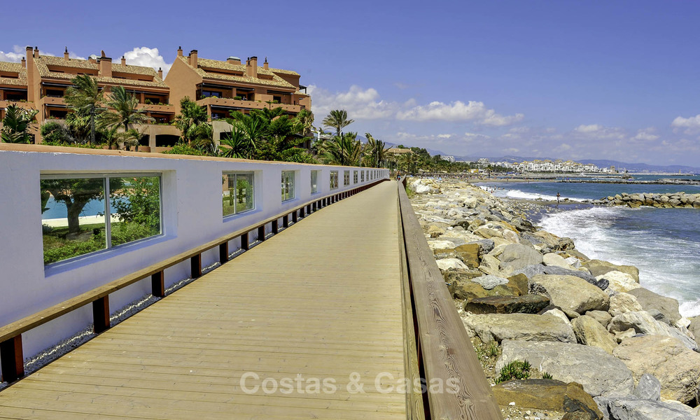 Luxe eerstelijn zee appartementen te koop in Malibu, Puerto Banus, Marbella 23178