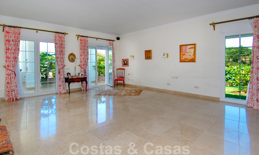 Luxe villa te koop in kolloniale stijl in Marbella op een groot perceel 22554