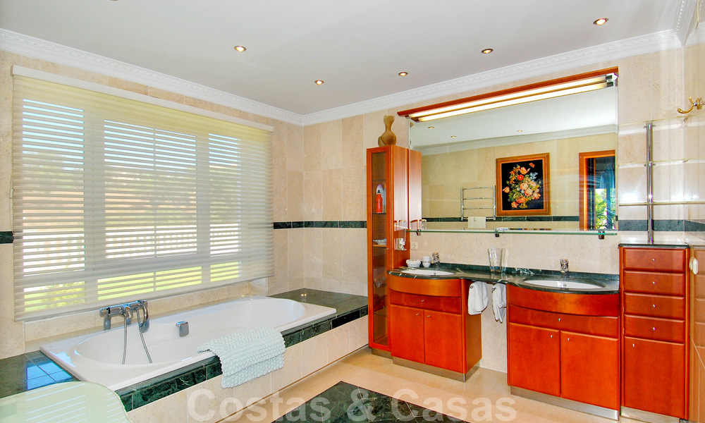 Luxe villa te koop in kolloniale stijl in Marbella op een groot perceel 22556