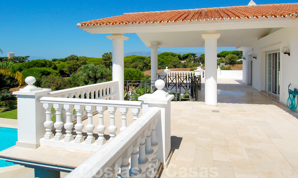 Luxe villa te koop in kolloniale stijl in Marbella op een groot perceel 22564