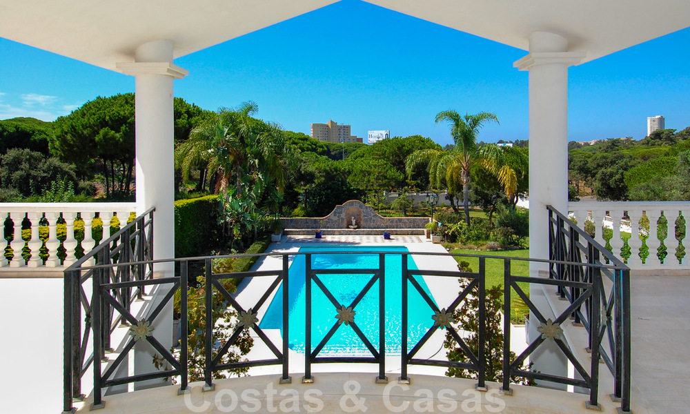 Luxe villa te koop in kolloniale stijl in Marbella op een groot perceel 22566
