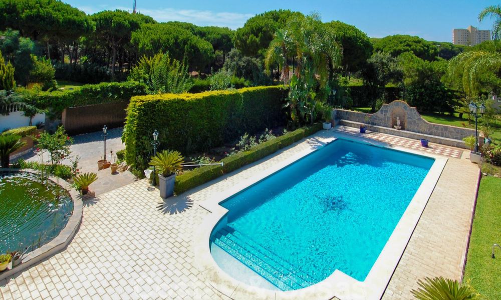 Luxe villa te koop in kolloniale stijl in Marbella op een groot perceel 22567