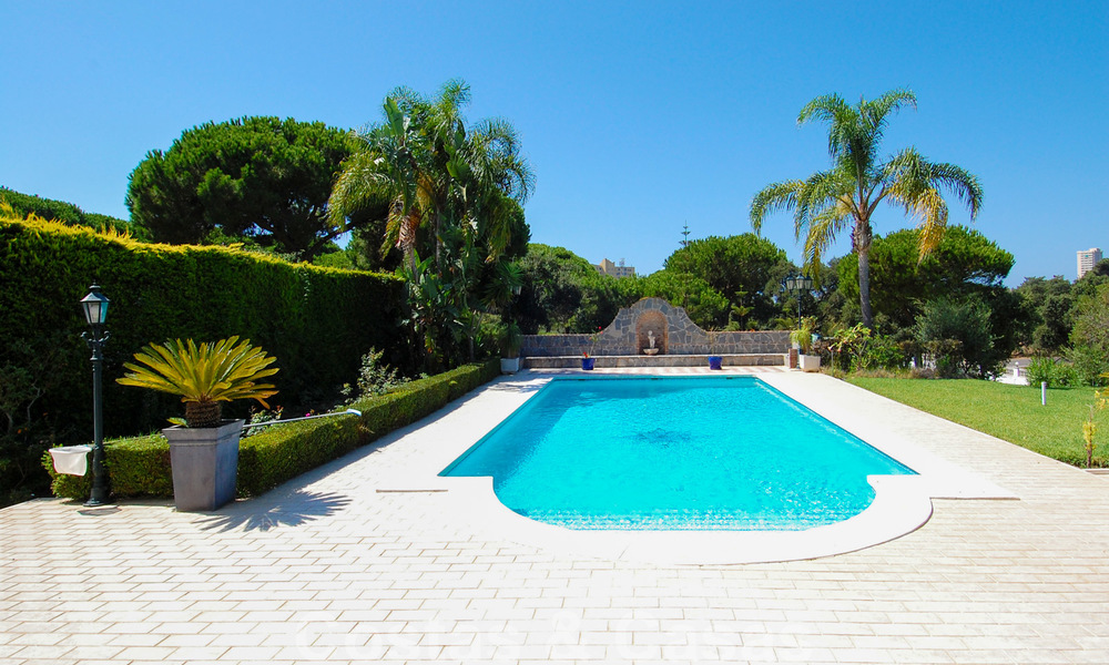 Luxe villa te koop in kolloniale stijl in Marbella op een groot perceel 22574