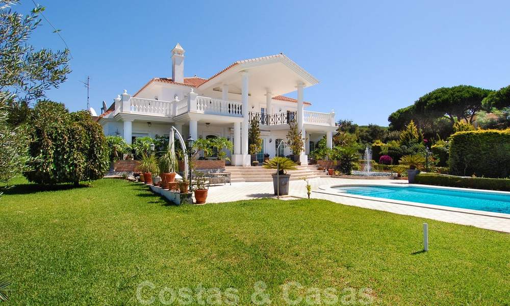 Luxe villa te koop in kolloniale stijl in Marbella op een groot perceel 22587