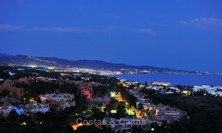 Appartementen te koop op wandelafstand van alle voorzieningen en Puerto Banus en zeezicht in Nueva Andalucia, Marbella 1151 