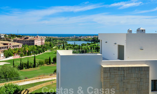 Moderne luxe eerstelijnsgolf appartementen met schitterend golf- en zeezicht te koop in Marbella - Benahavis 23893 