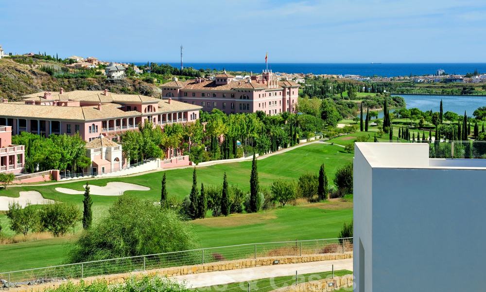 Moderne luxe eerstelijnsgolf appartementen met schitterend golf- en zeezicht te koop in Marbella - Benahavis 23894