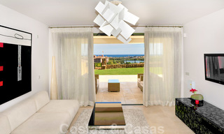 TEE 6: Mondaine eerstelijnsgolf appartementen met prachtig golf- en zeezicht te koop in Los Flamingos Golf in Marbella - Benahavis 23924 