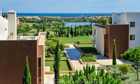 TEE 6: Mondaine eerstelijnsgolf appartementen met prachtig golf- en zeezicht te koop in Los Flamingos Golf in Marbella - Benahavis 23938