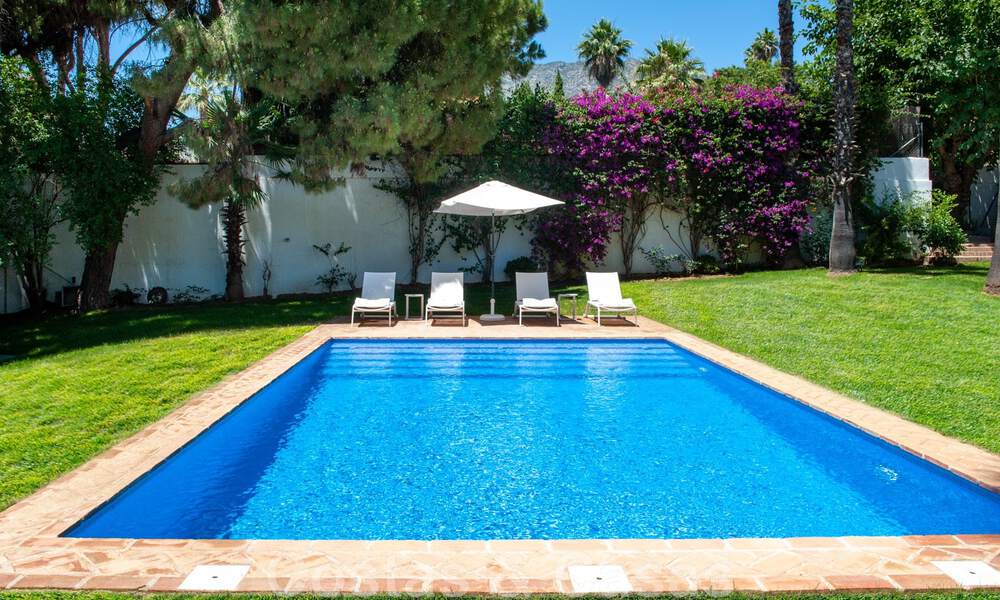 Traditionele Mediterrane luxevilla op een groot perceel te koop op de Golden Mile te Marbella 44195