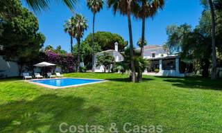 Traditionele Mediterrane luxevilla op een groot perceel te koop op de Golden Mile te Marbella 44198 