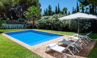 Traditionele Mediterrane luxevilla op een groot perceel te koop op de Golden Mile te Marbella 44200 