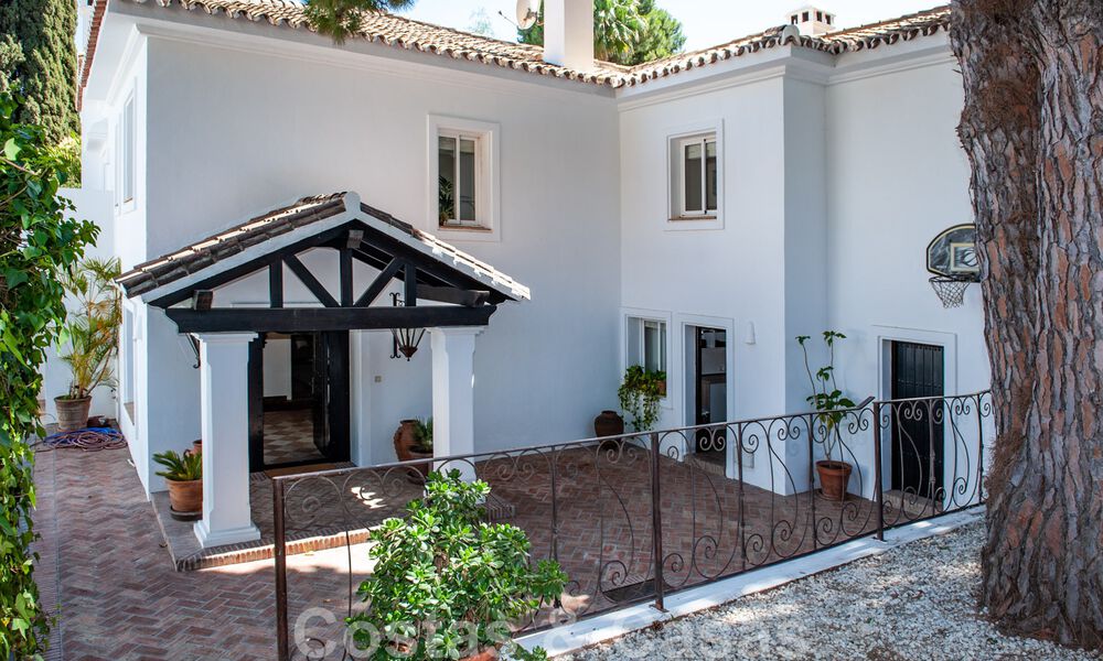 Traditionele Mediterrane luxevilla op een groot perceel te koop op de Golden Mile te Marbella 44235