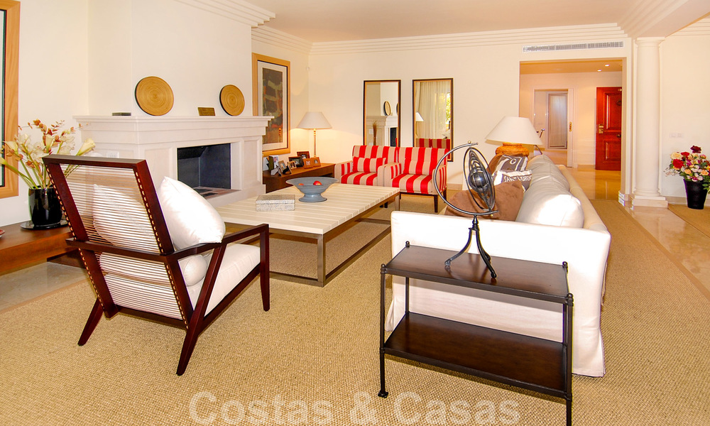Uniek luxe dubbel-appartement te koop in Nueva Andalucia te Marbella 22885