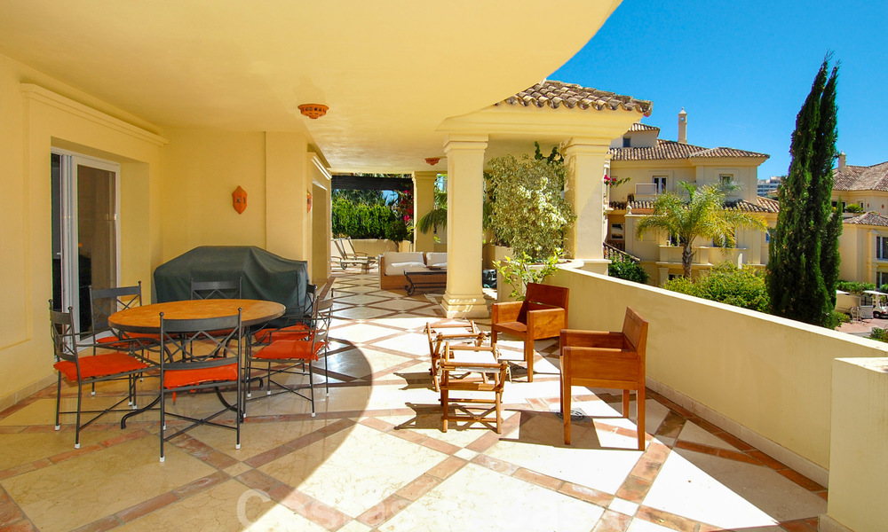 Uniek luxe dubbel-appartement te koop in Nueva Andalucia te Marbella 22892