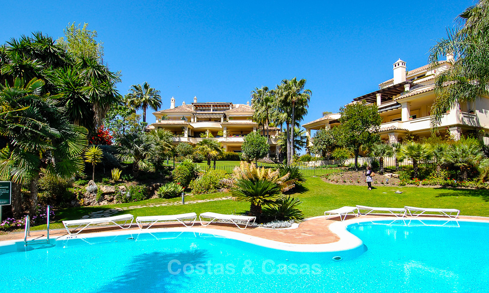 Uniek luxe dubbel-appartement te koop in Nueva Andalucia te Marbella 22930