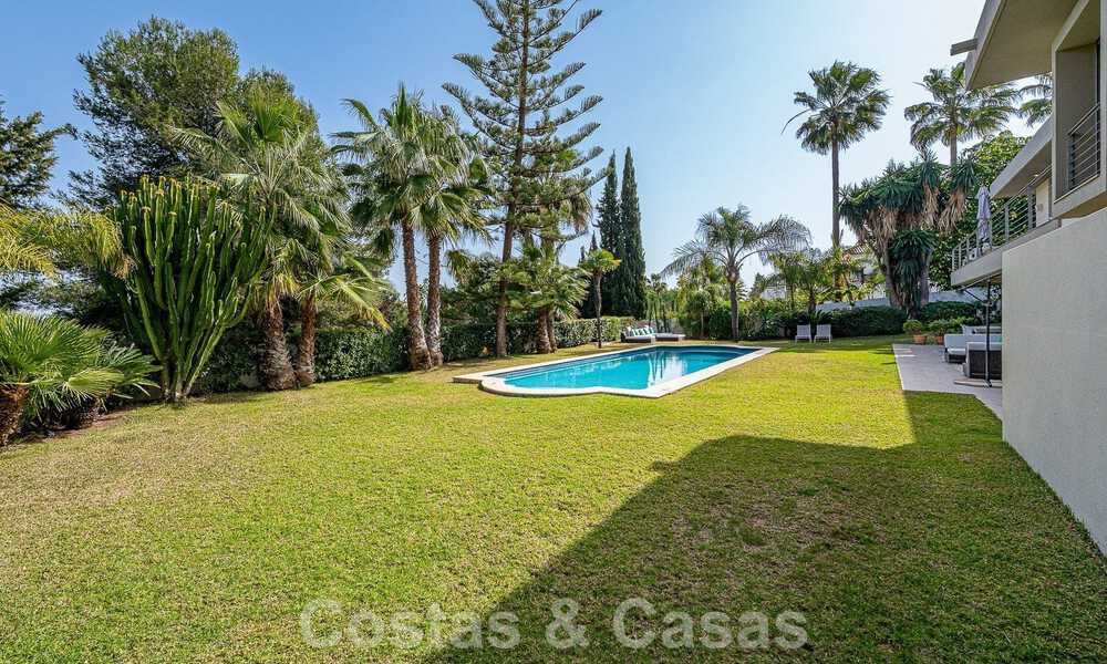 Moderne luxevilla te koop in Nueva Andalucia’s golfvallei, op loopafstand van Puerto Banus, Marbella 51041