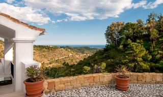 Exclusieve villa in een modern-Andalusische stijl te koop in een gated en secure community, Marbella - Benahavis 29480 