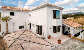 Exclusieve villa in een modern-Andalusische stijl te koop in een gated en secure community, Marbella - Benahavis 29482 