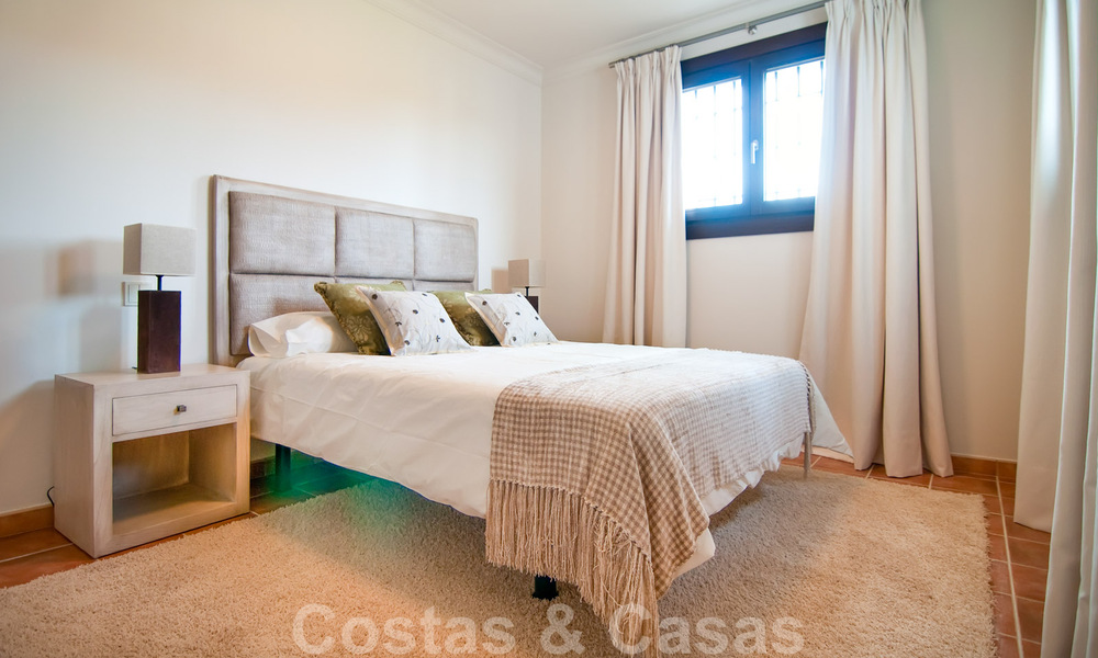 Exclusieve villa in een modern-Andalusische stijl te koop in een gated en secure community, Marbella - Benahavis 29504