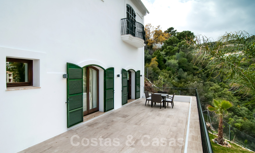 Exclusieve villa in een modern-Andalusische stijl te koop in een gated en secure community, Marbella - Benahavis 29543