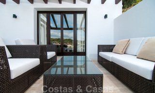 Exclusieve villa in een modern-Andalusische stijl te koop in een gated en secure community, Marbella - Benahavis 29547 