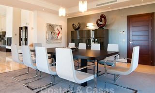 Exclusieve villa in een modern-Andalusische stijl te koop in een gated en secure community, Marbella - Benahavis 29558 
