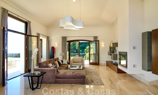 Exclusieve villa in een modern-Andalusische stijl te koop in een gated en secure community, Marbella - Benahavis 31583 