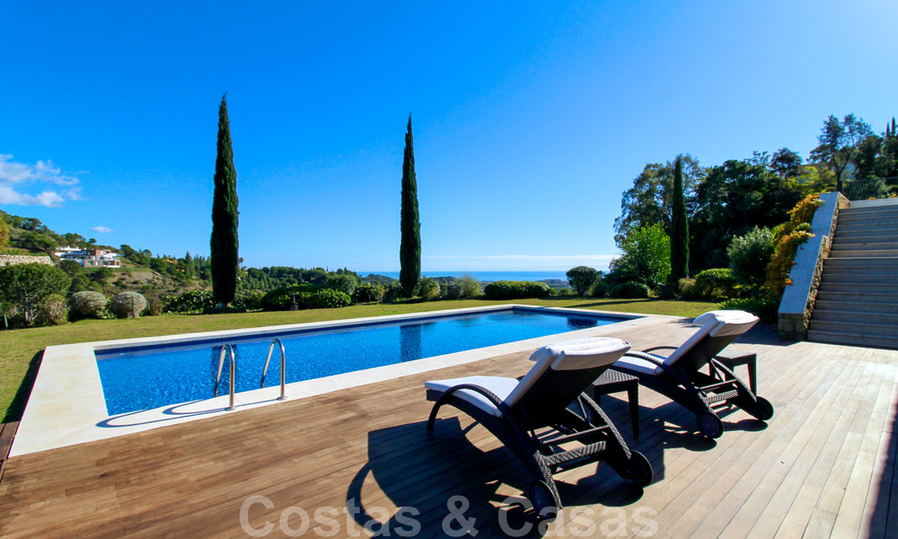 Exclusieve villa in een modern-Andalusische stijl te koop in een gated en secure community, Marbella - Benahavis 31591