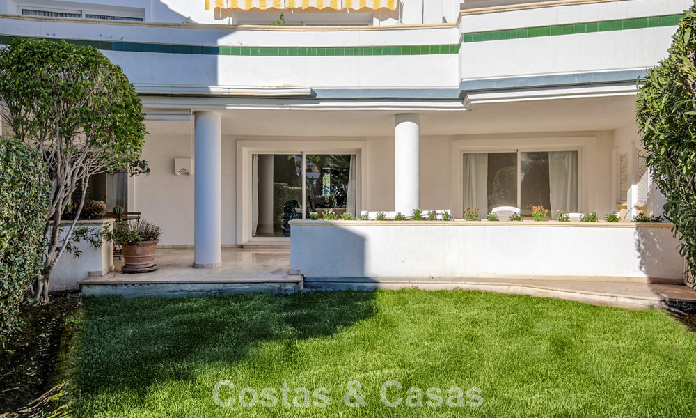 Woningen te koop in een prestigieus eerstelijns strandcomplex, New Golden Mile, Marbella - Estepona 805348