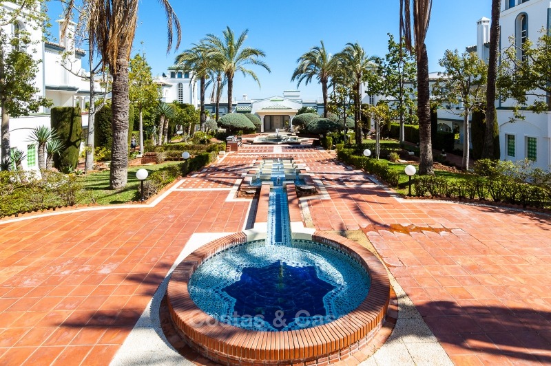 Appartementen te koop in een prestigieus eerstelijn strand complex, New Golden Mile, Marbella - Estepona 11020 