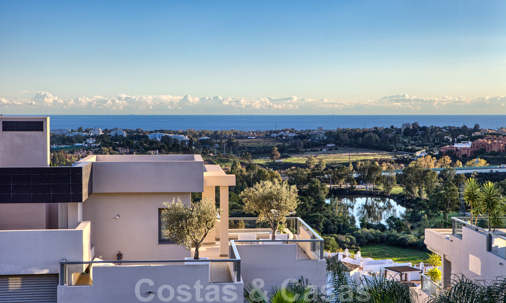 Instapklare moderne golf appartementen te koop in Marbella - Benahavis met zeezicht 30592