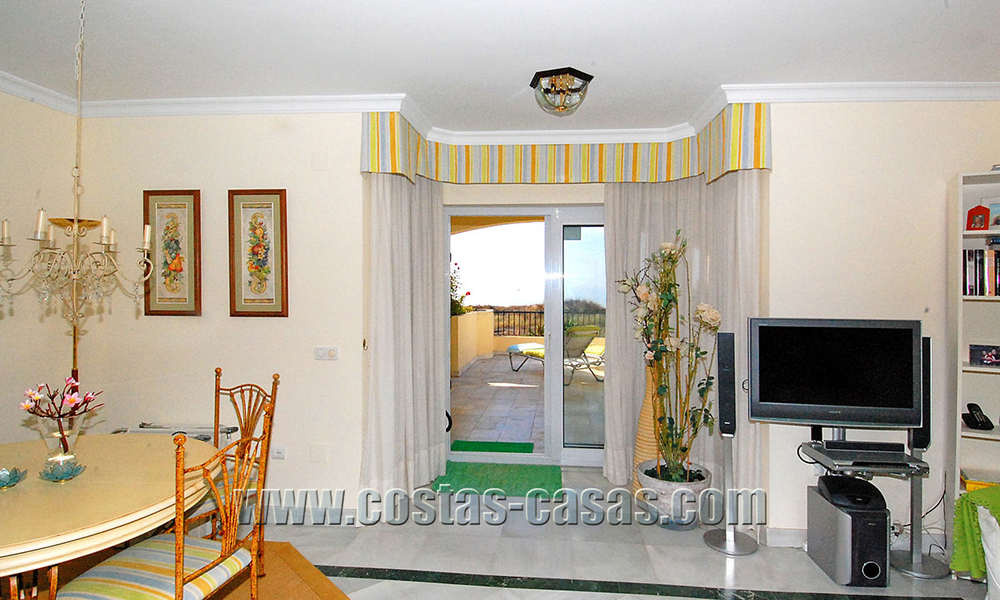 Eerstelijnsstrand appartement te koop in Marbella 42456