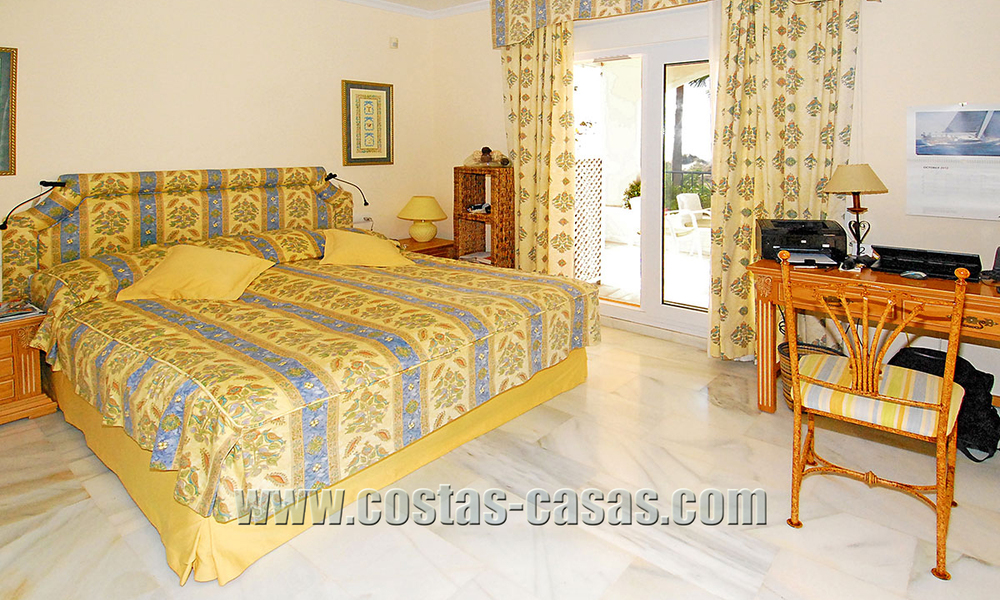 Eerstelijnsstrand appartement te koop in Marbella 42459