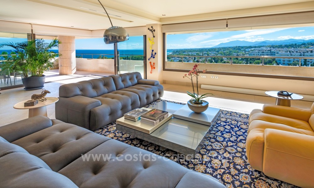 Uniek en exclusief penthouse appartement in moderne stijl te koop in Marbella op de Golden Mile en vlakbij het centrum 22423