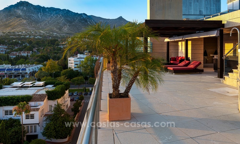 Uniek en exclusief penthouse appartement in moderne stijl te koop in Marbella op de Golden Mile en vlakbij het centrum 22433