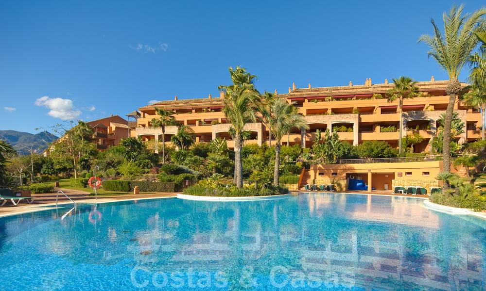 Luxe appartementen te koop in een prestigieuze strandwijk en exclusief complex, net ten oosten van de stad Marbella 22959