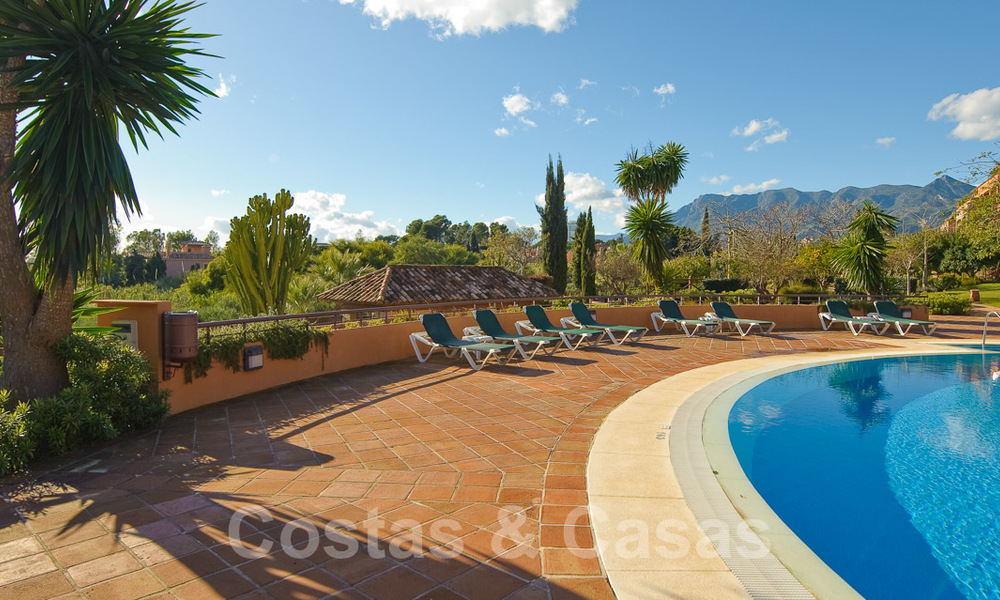 Luxe appartementen te koop in een prestigieuze strandwijk en exclusief complex, net ten oosten van de stad Marbella 22960