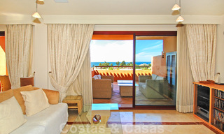 Luxe appartementen te koop in een prestigieuze strandwijk en exclusief complex, net ten oosten van de stad Marbella 22962 