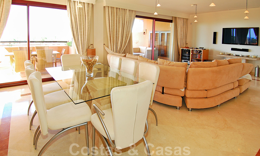 Luxe appartementen te koop in een prestigieuze strandwijk en exclusief complex, net ten oosten van de stad Marbella 22963