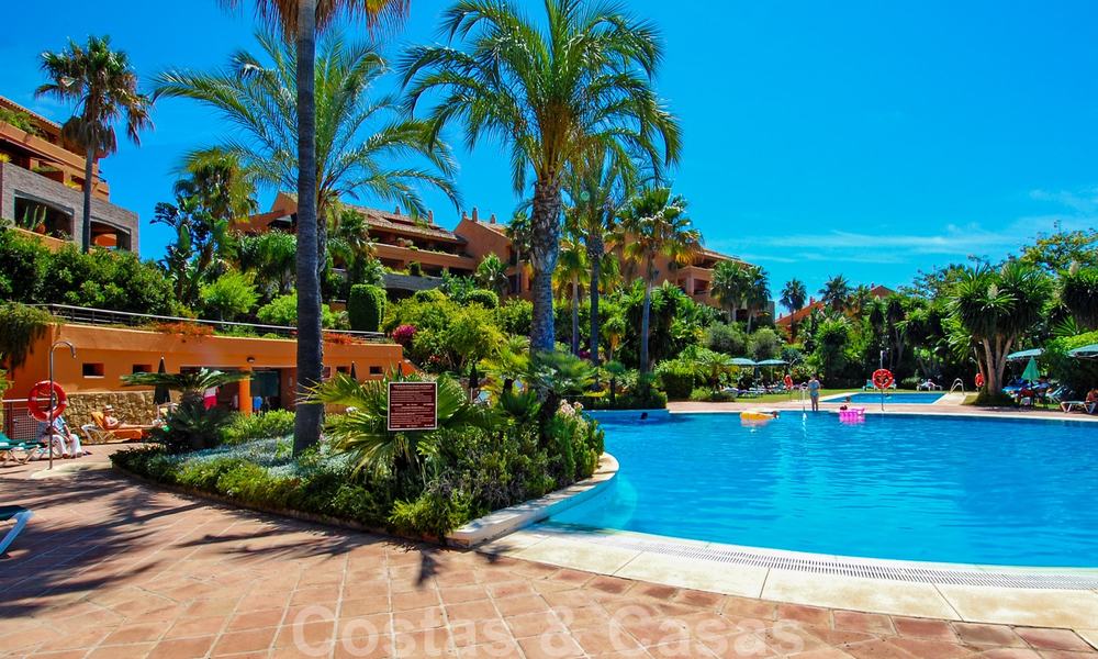 Luxe appartementen te koop in een prestigieuze strandwijk en exclusief complex, net ten oosten van de stad Marbella 22985